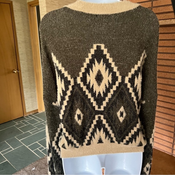 Like New, Soft Aztec Button Up Cardigan - Picture 5 of 9